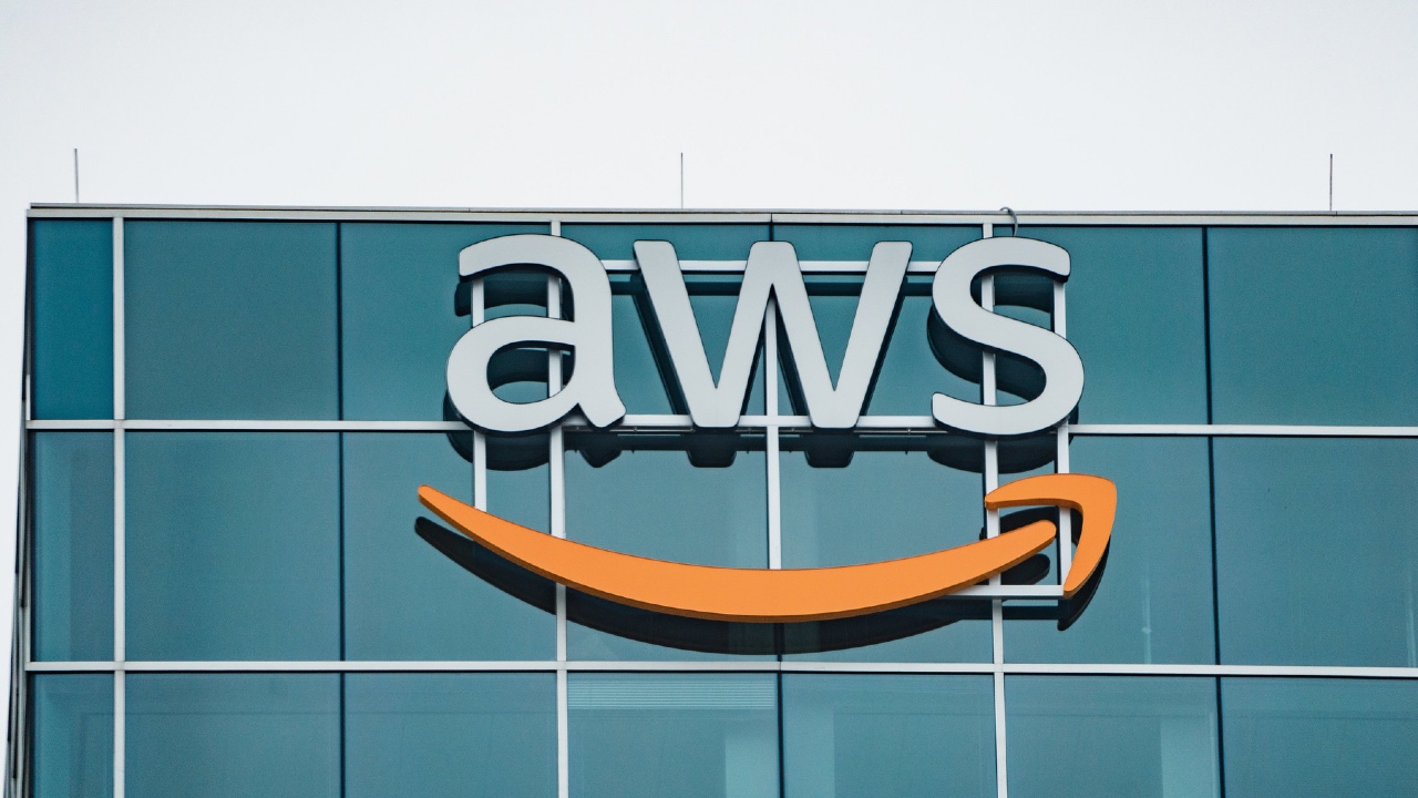 AWS Tertinggal di Race Cloud AI, Project Rainier Jadi Senjata Comeback