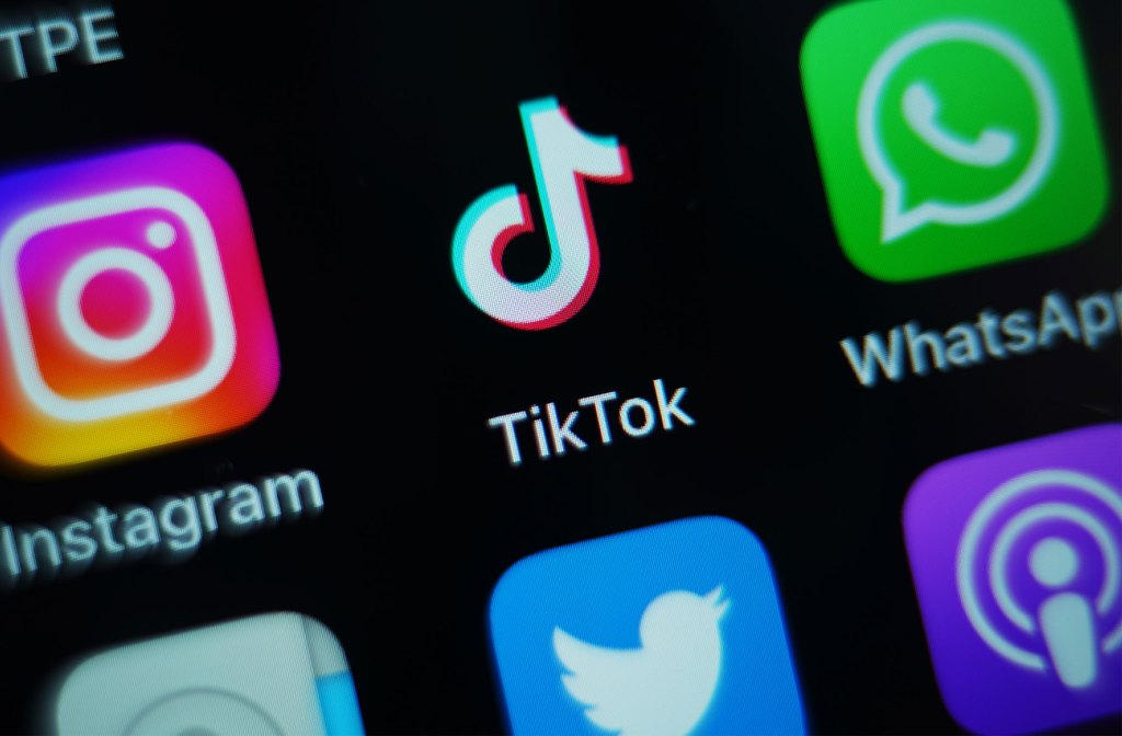 TikTok Berikan Kontrol Lebih: Pengguna Bisa Batasi Konten AI di Feed FYP