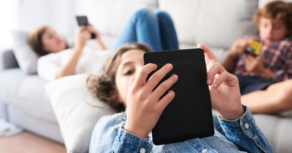 Hampir Separuh Anak 9 sampai 12 Tahun Pakai Chatbot AI; JED Ingatkan Risiko