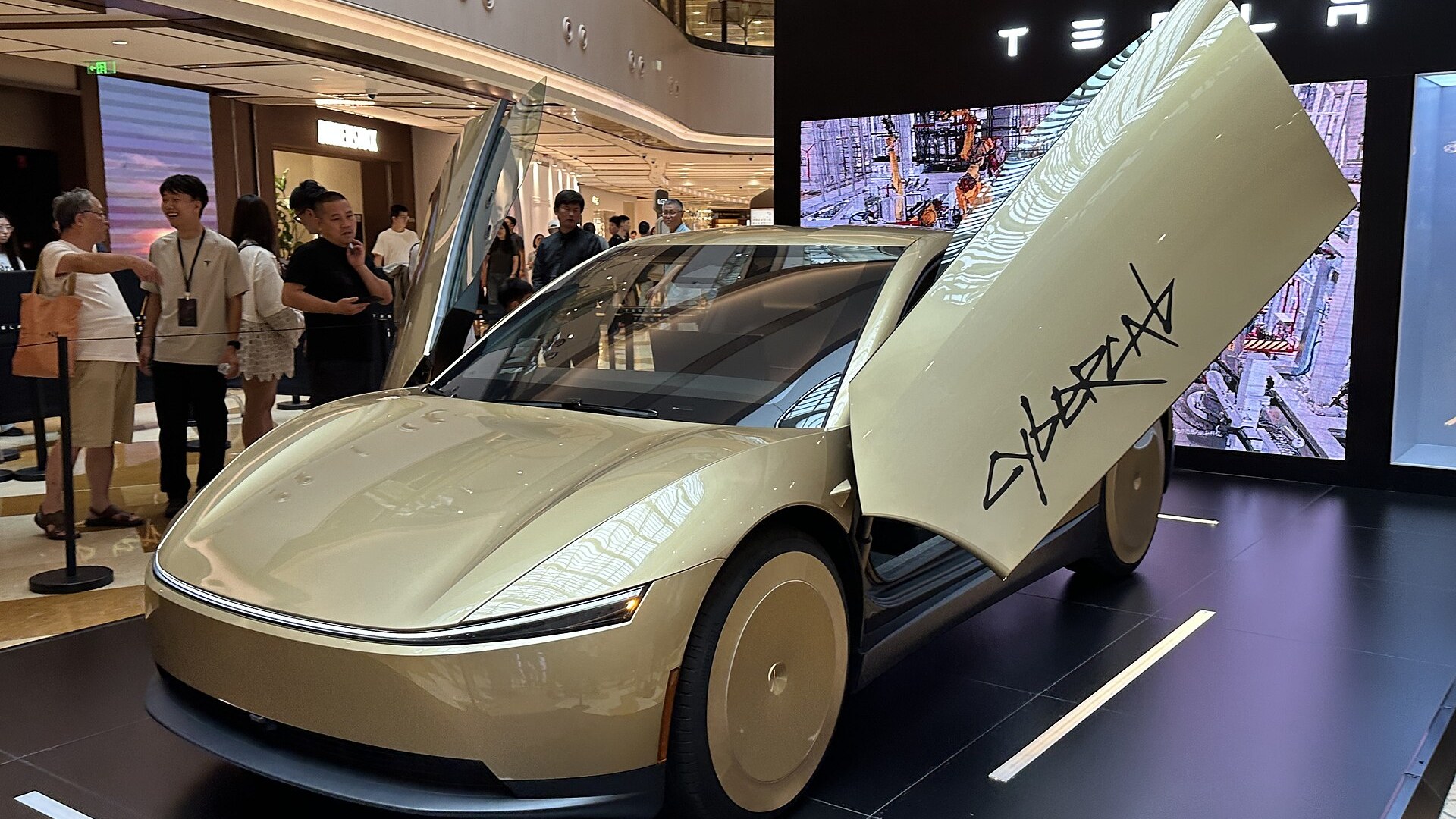 Laba Operasi Tesla Anjlok 56 Persen; Robotaxi dan Optimus Sedot Biaya