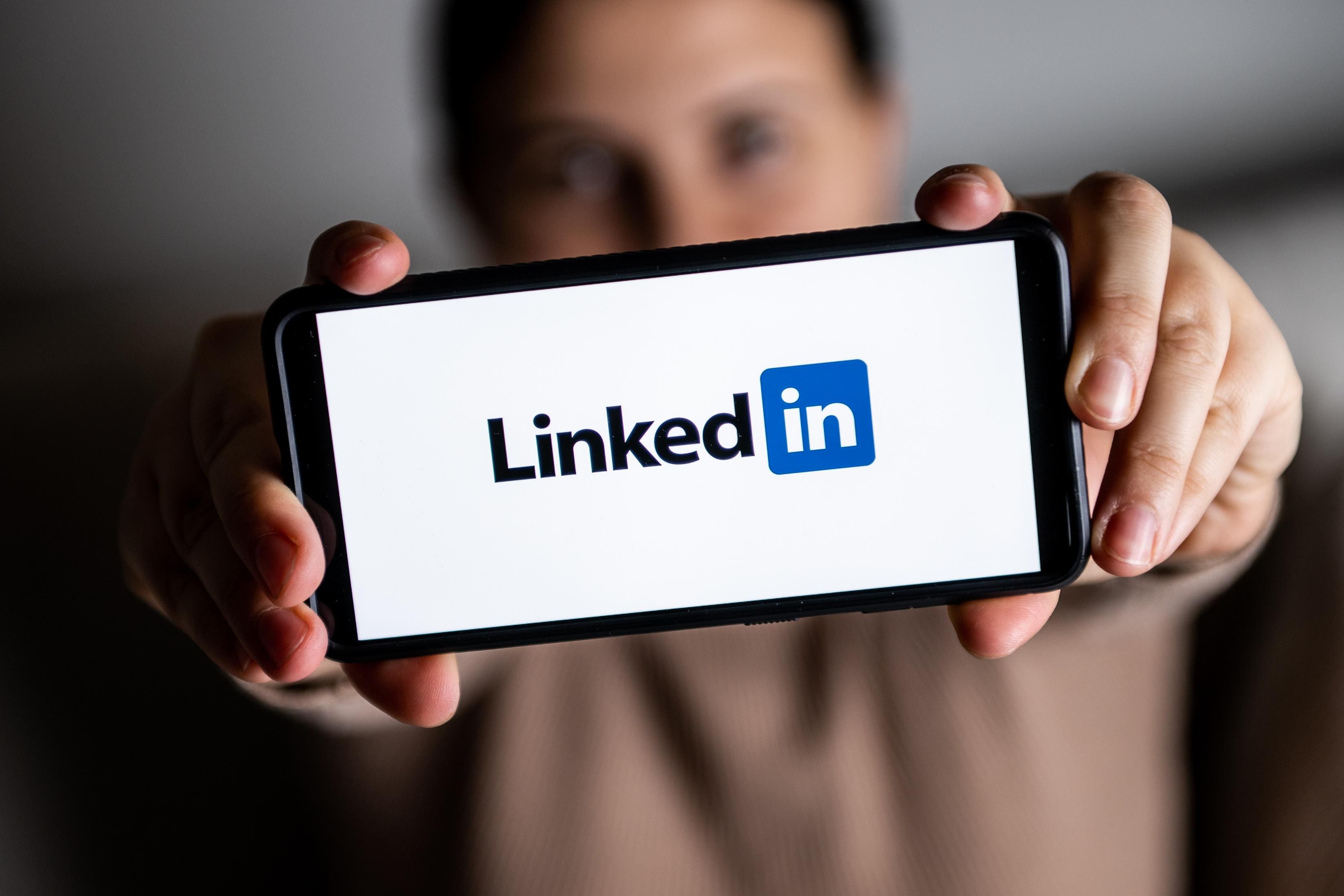 LinkedIn Luncurkan AI-Powered Search