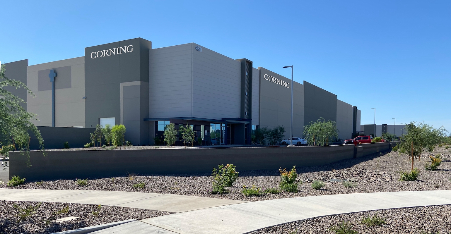 Corning Dominasi Infrastruktur AI Data Center Global