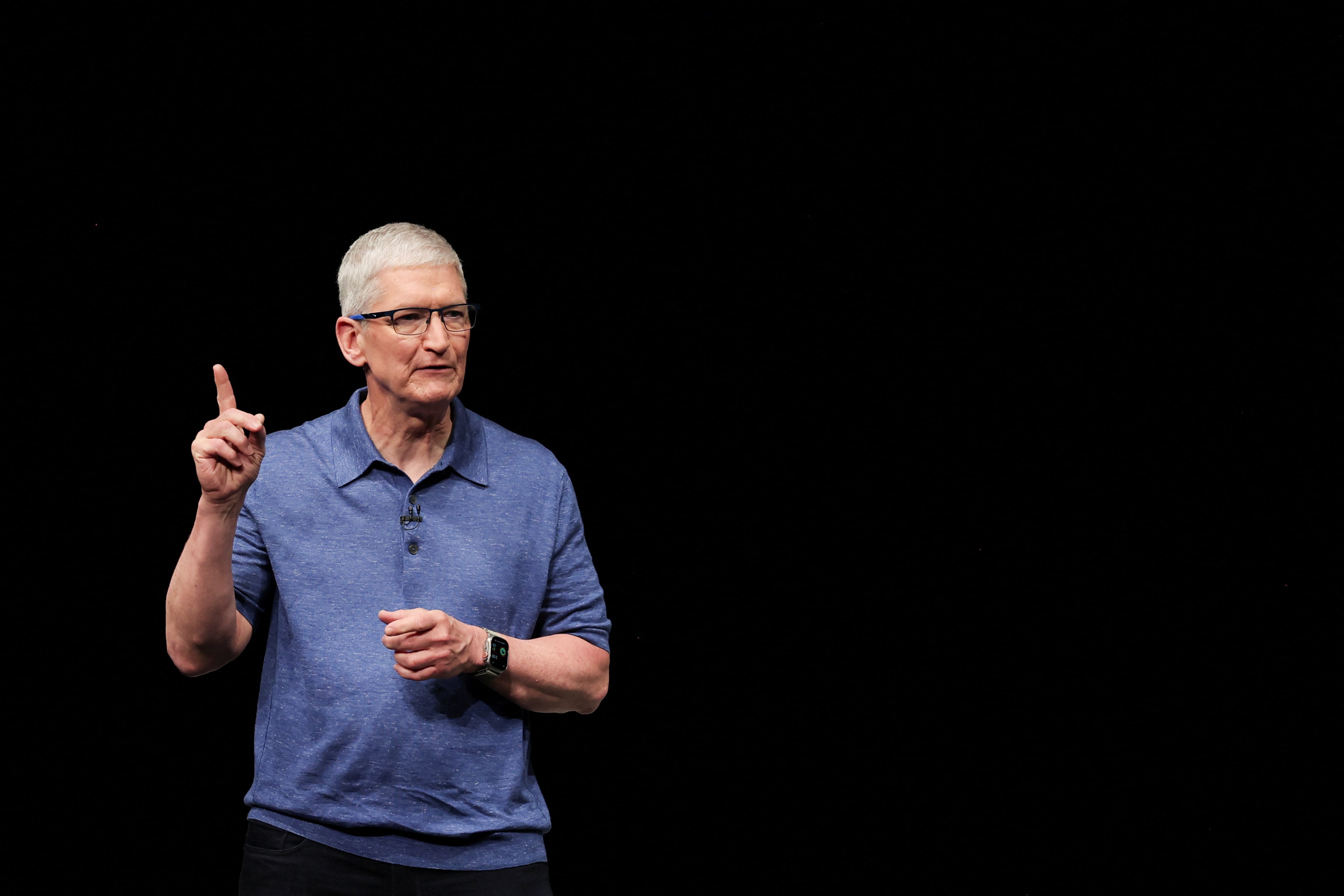 Tim Cook Siap Buka Kocek Demi Apple Mengejar Ketertinggalan AI