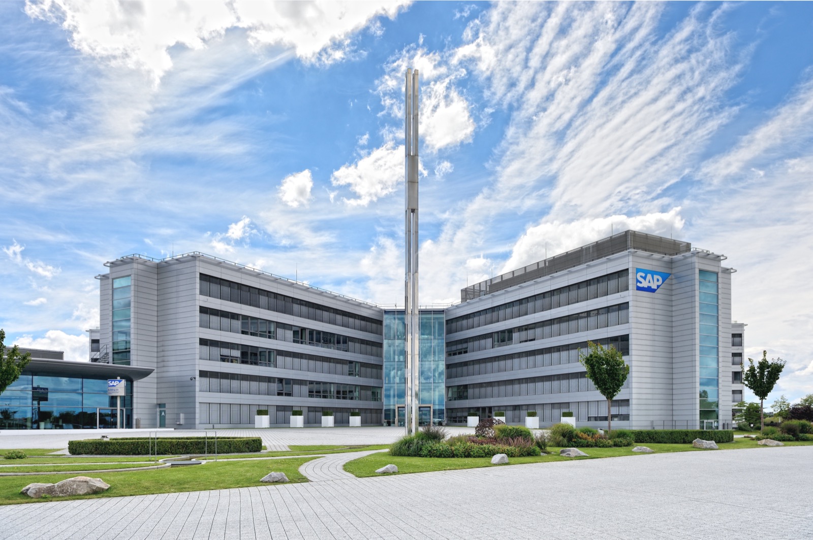 SAP Tembus Pendapatan €10 Miliar per Kuartal; Agen AI Joule Jadi Andalan
