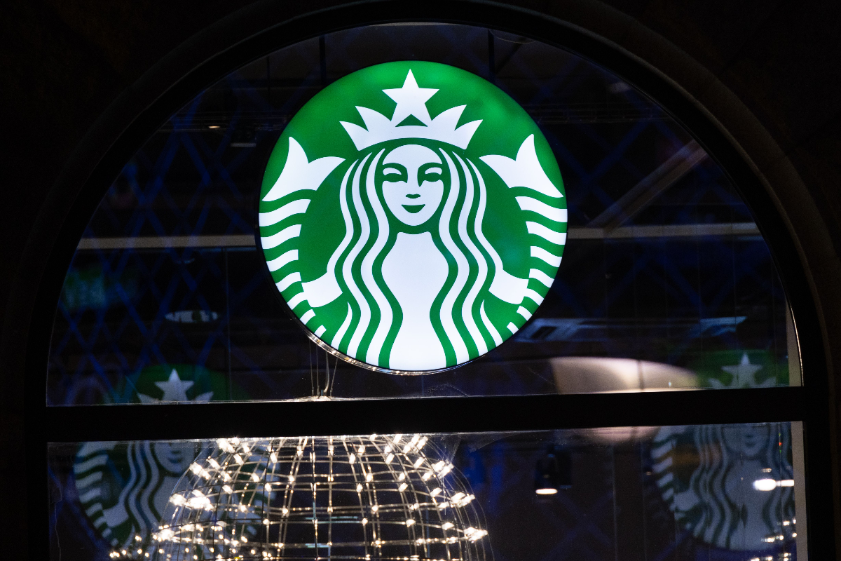 Starbucks Pakai AI Hitung Stok Secara Otomatis