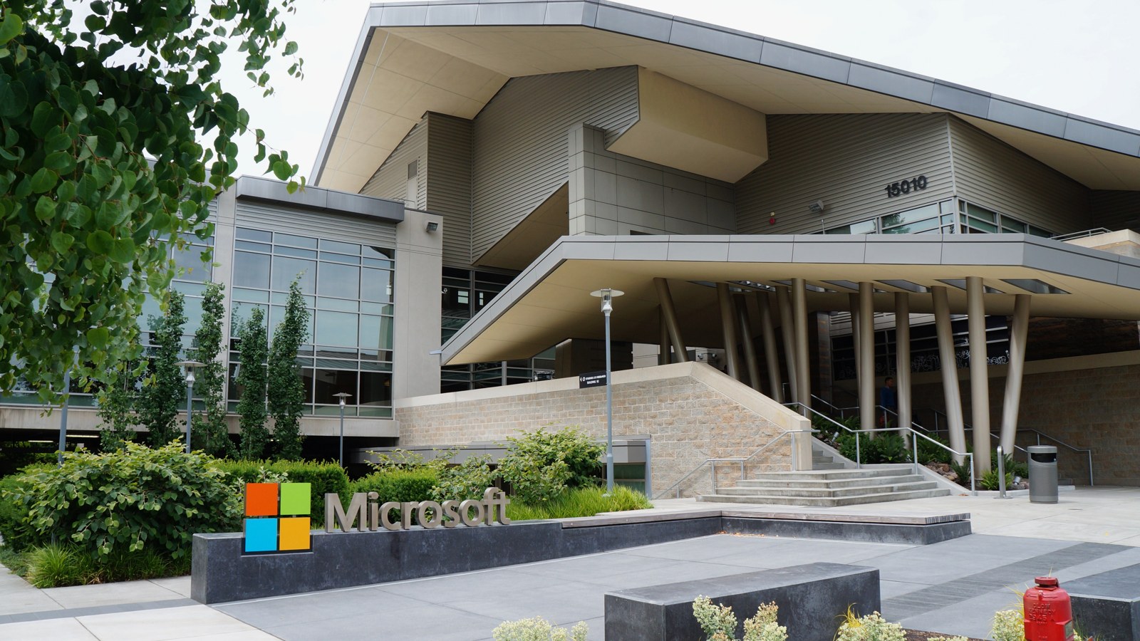 Azure Tumbuh 48 Persen; Pendapatan Microsoft Tembus $92,3 Miliar